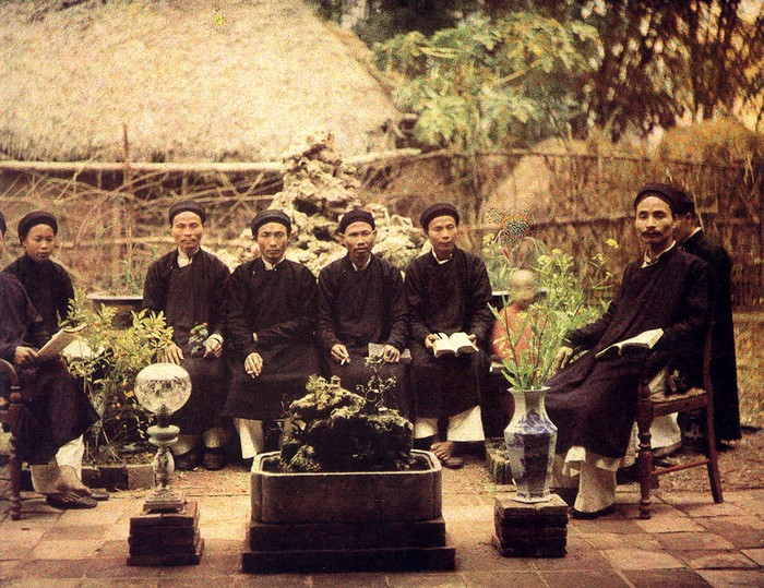 Các hương chức tại một làng gần Hà Nội, 1920.